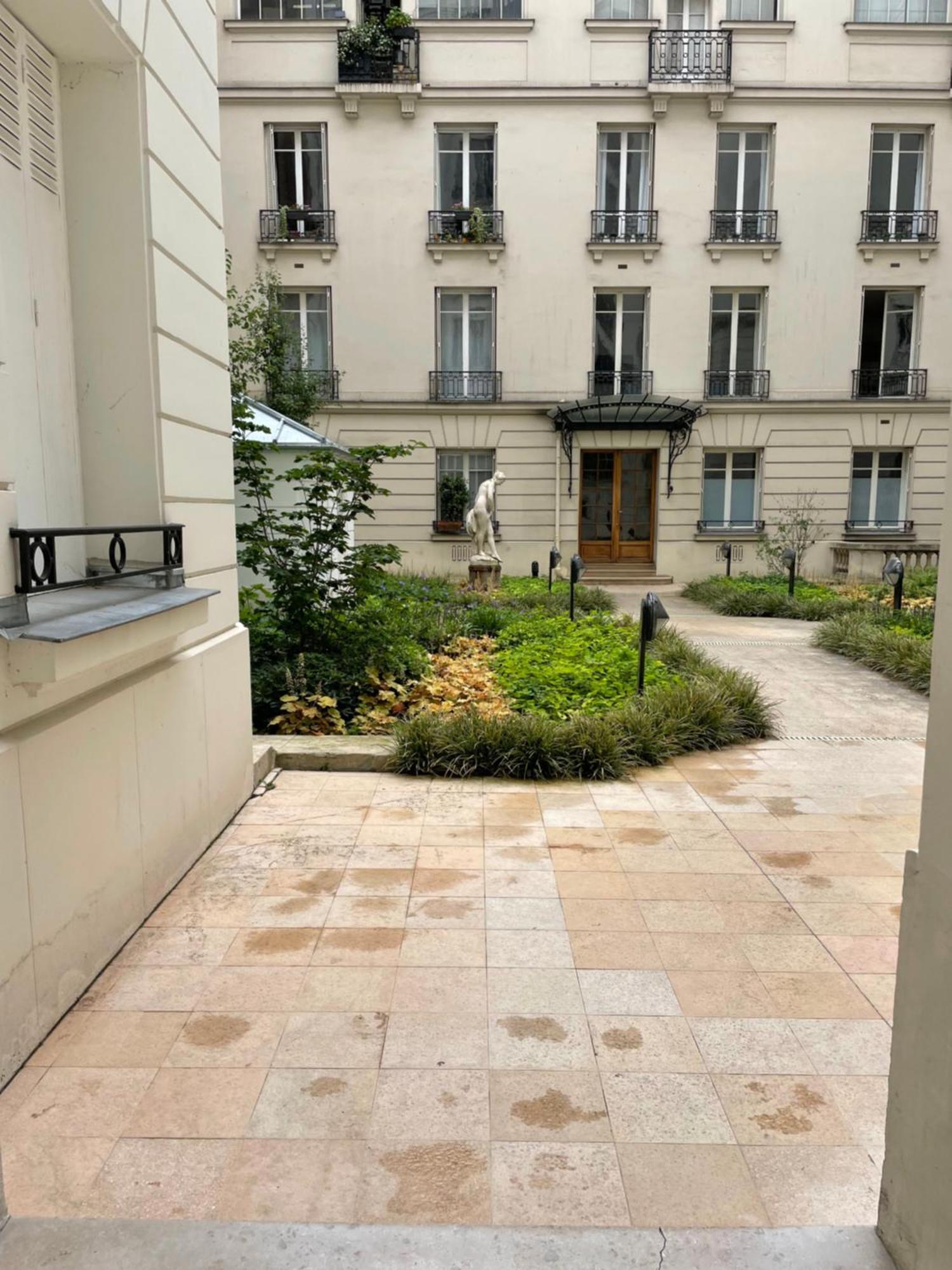 A Pres Du Pont Mirabeau Et Tour Eiffel Appartement Parijs